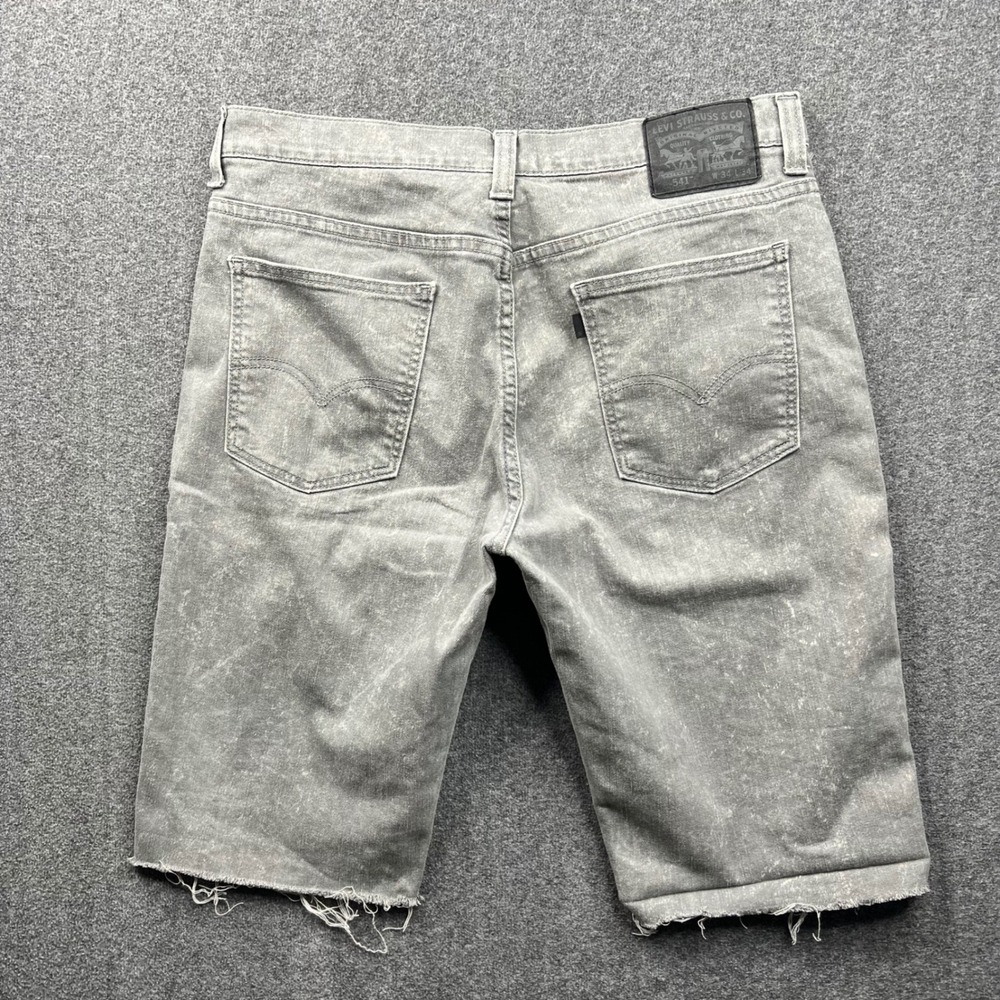 Levi's 541 Denim Shorts Mens 34 Grey Acid Wash Athletic Taper Cut Off Raw Hem - Picture 2 of 16